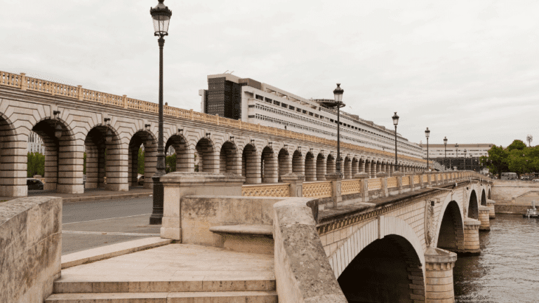 Conseil en fiscalité internationale pour l'optimisation de la taxe d'aménagement sur un projet de construction durable.