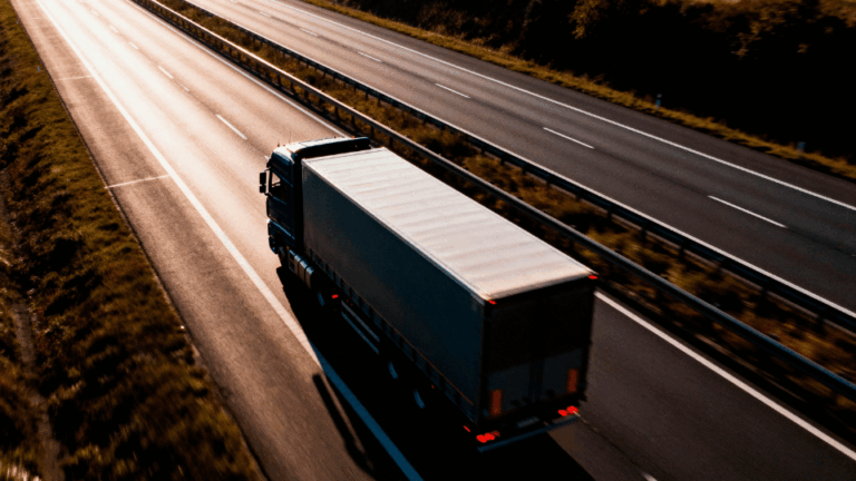 Remboursement accise carburants pour un camion de transport routier de marchandises, levier de fiscalité énergétique.