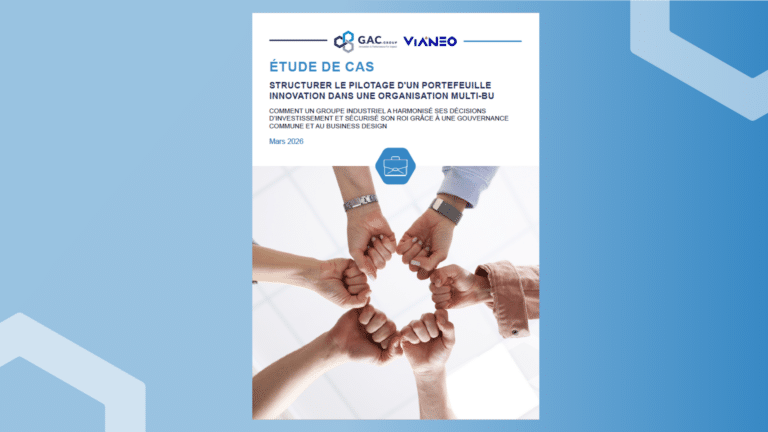 Logo minimaliste d'une mallette d'affaires bleue symbolisant le pilotage stratégique d'un portefeuille innovation.