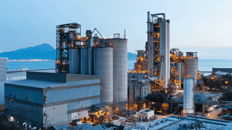 Financement investissement industriel pour une ligne de production automatisée et moderne en France.